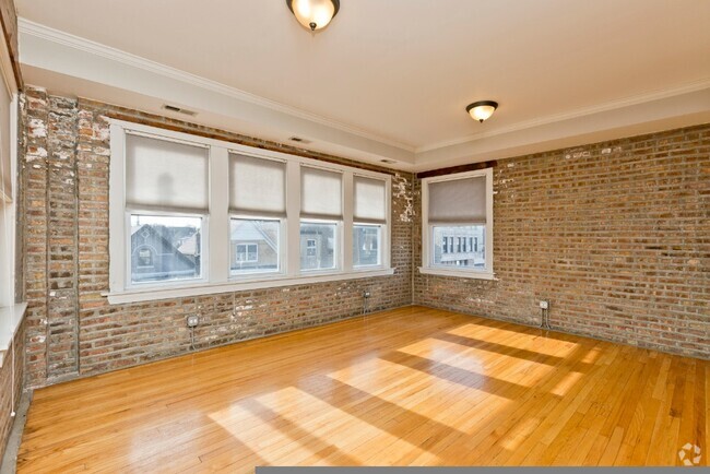 Building Photo - 3040 W Diversey Ave