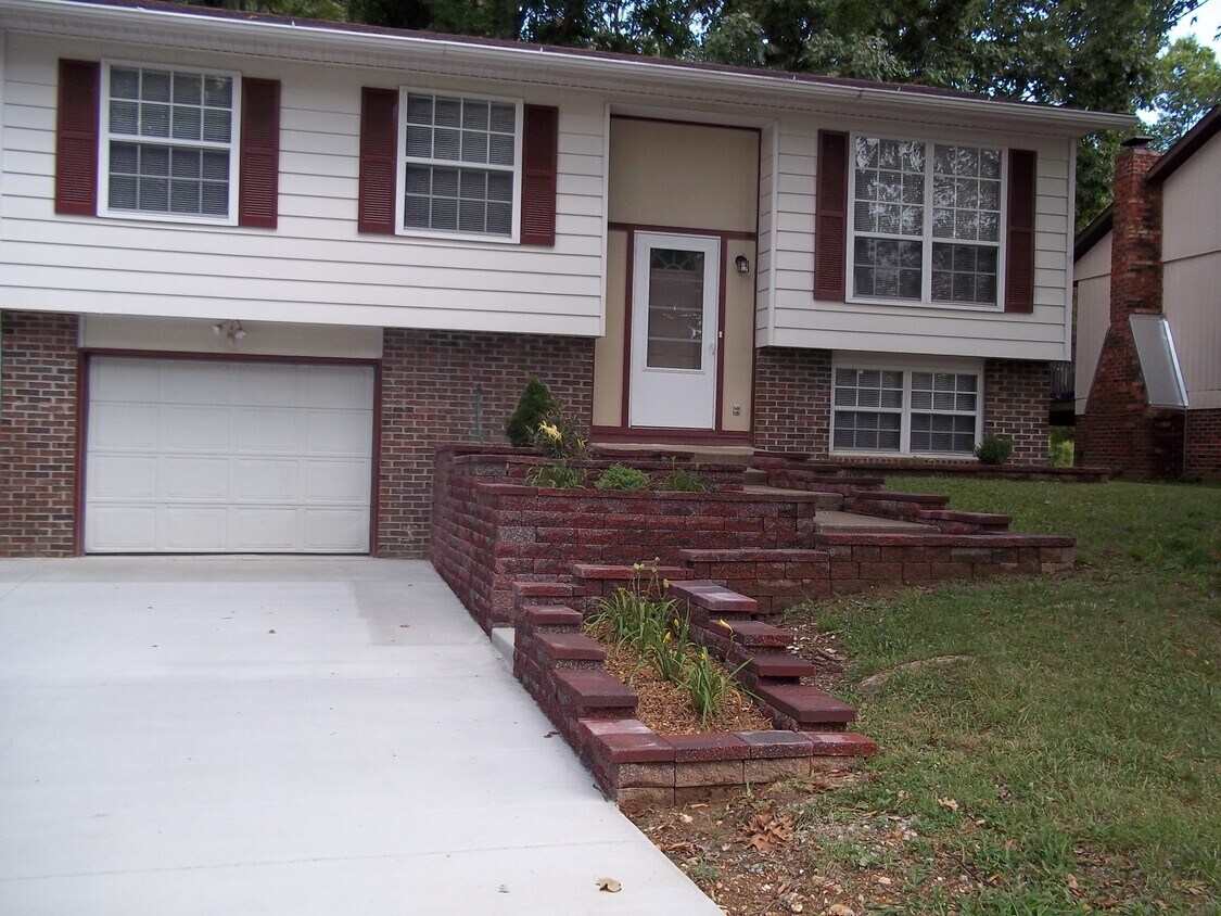 Primary Photo - Cute 3 bedroom 2 bath home with fenced yard