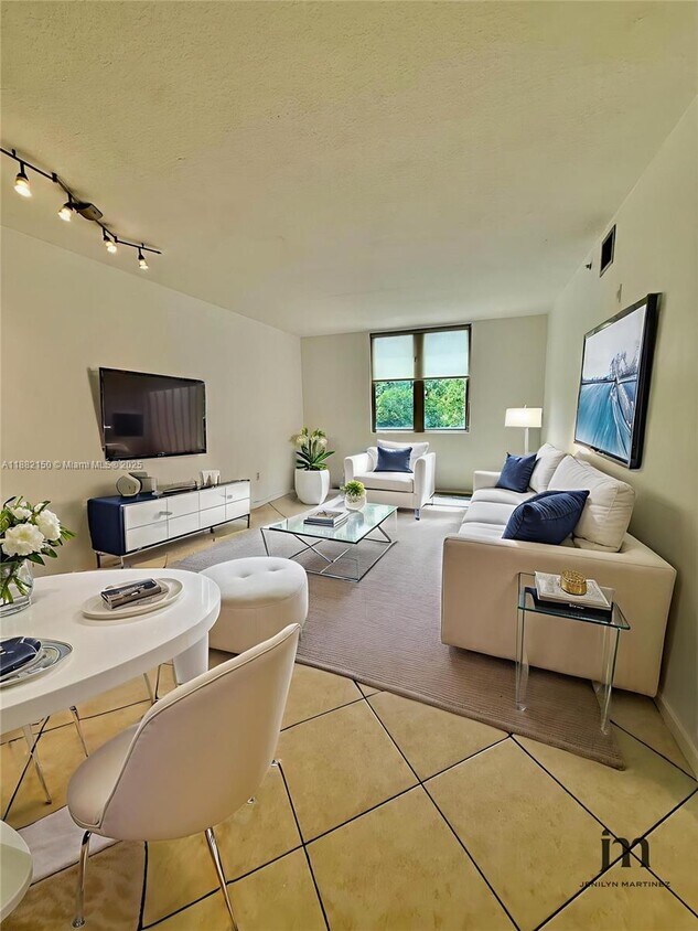 Foto principal - 2630 SW 28th St