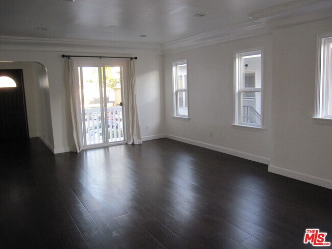 Foto del edificio - 1047 S Wooster St