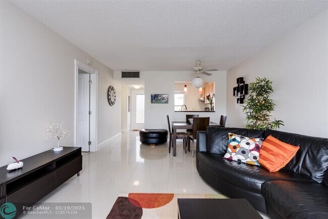 Foto del edificio - 5901 NW 61st Ave