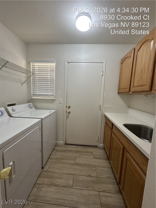 Foto del edificio - 8930 Crooked Ct