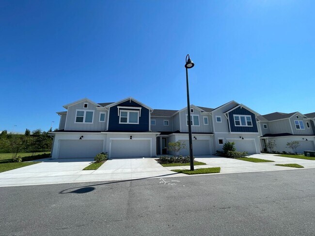 Building Photo - Available to move-in October 30th! Luxury ...