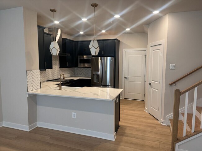 Foto del edificio - 3BD/2.5Ba Brand New End-Unit condo in vibrant One Loudoun