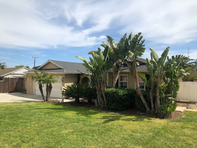 Building Photo - Central Ventura Home with Large Yard!