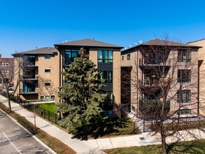 Building Photo - 7428 N Rogers Ave