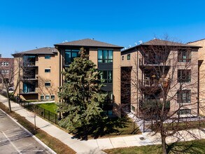 Building Photo - 7430 N Hermitage Ave