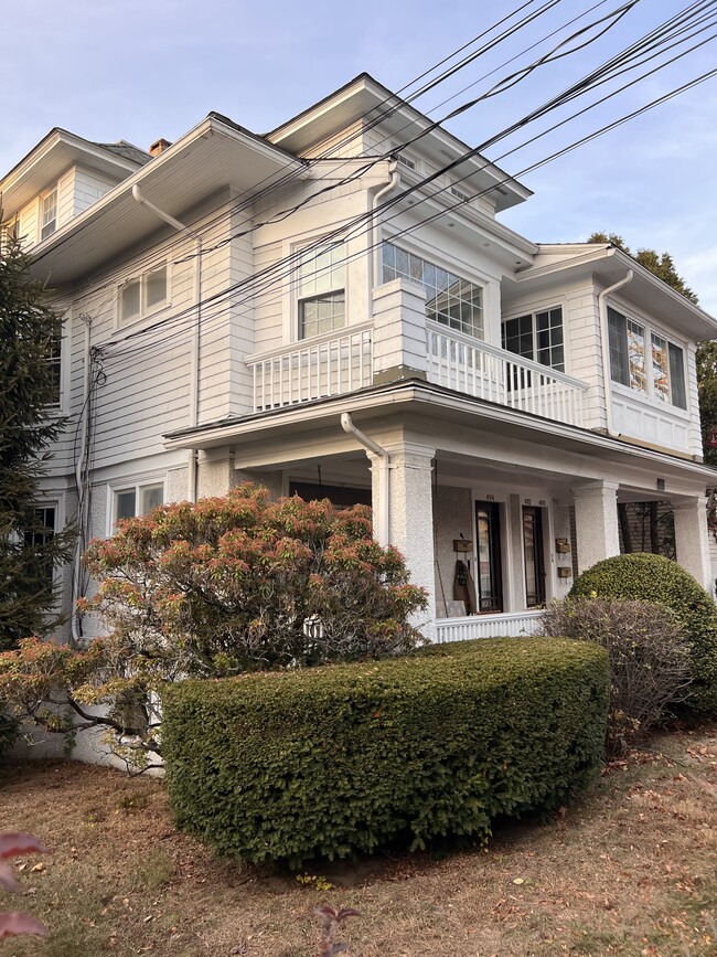 Building Photo - 490 Villa Ave