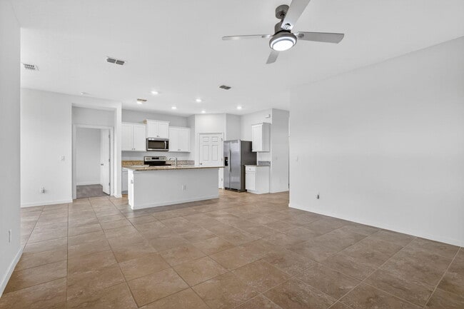 Building Photo - 10552 SW Toren Wy