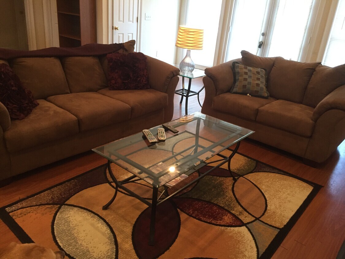 Foto del edificio - 807 W Longleaf Dr