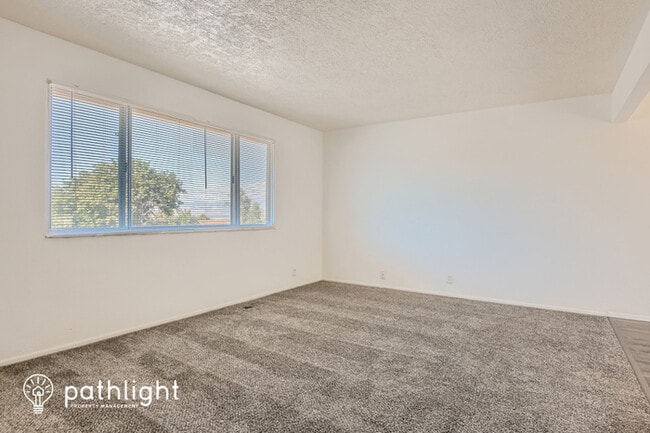 Foto del edificio - 5291 W Mountain Men Drive, Kearns, UT, 84118