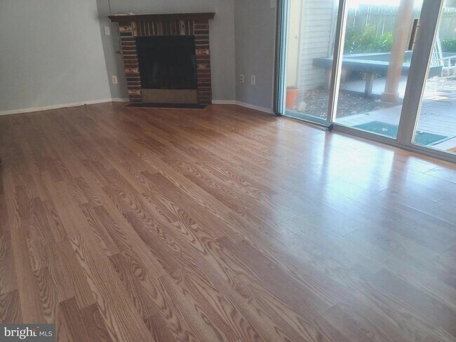 Foto del edificio - 403 Roberts Ln