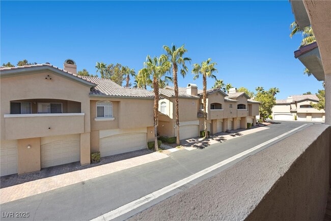 Building Photo - 1704 Hills of Red Dr