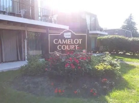 Building Photo - Camelot Court Apartments