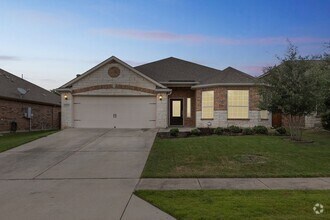 Building Photo - 1829 Persimmon Dr