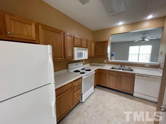 Foto del edificio - 352 E Willhaven Dr