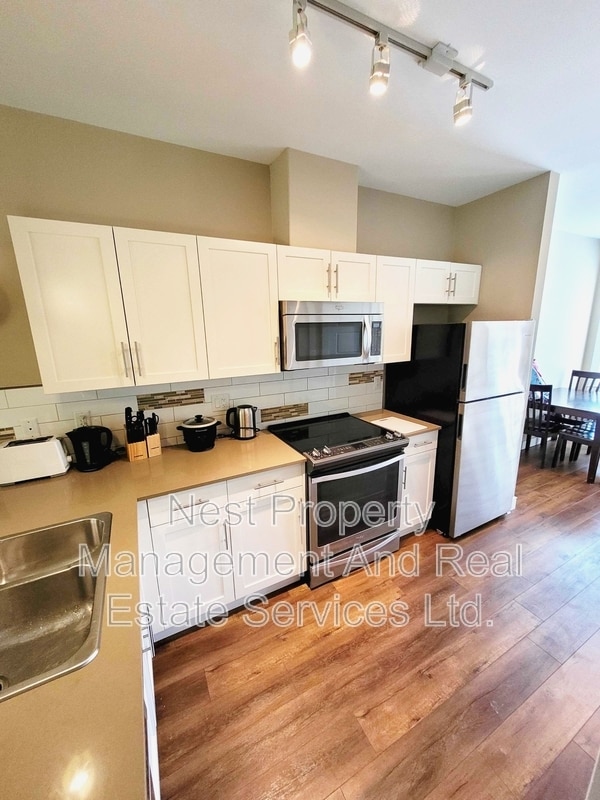 Photo du bâtiment - 110-110 Baxter Ave