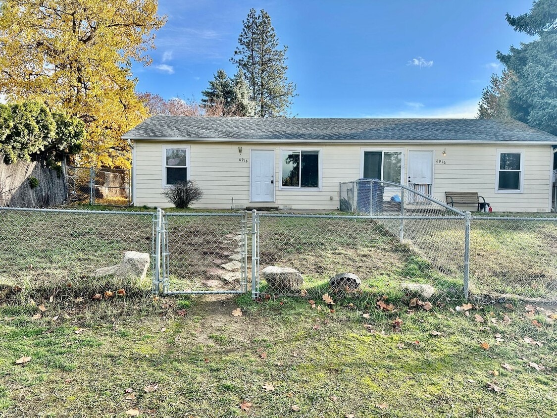 Foto principal - 6916 N Normandie St