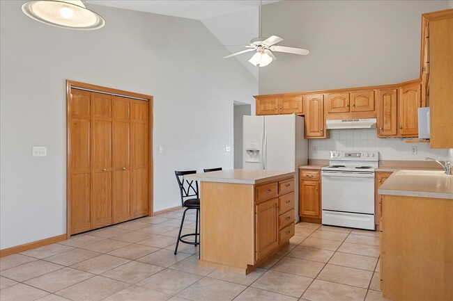Building Photo - 1710 Plover Rd
