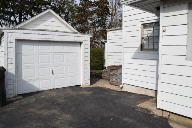 Building Photo - 3 bedroom in Carpentersville IL 60110