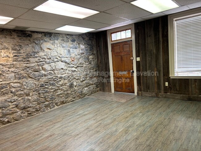 Building Photo - 523 S Cameron St