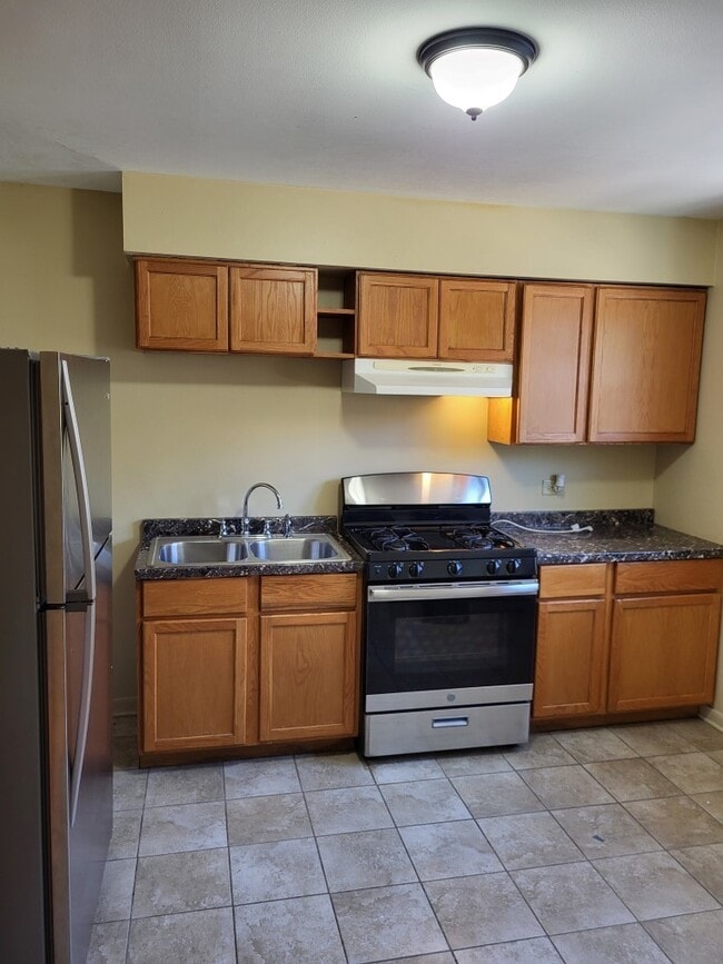 Foto del edificio - 2060 W Chase Ave