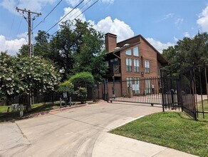 Building Photo - 7522 Holly Hill Dr