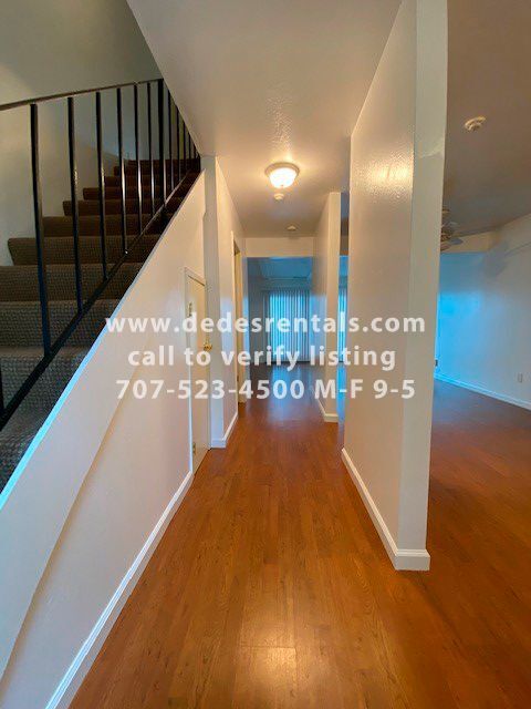Building Photo - Two-Story townhouse in Larkfield/Wikiup area!