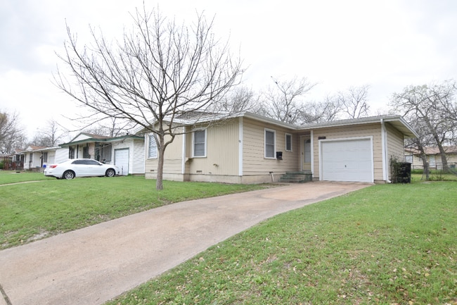 Building Photo - 2518 Goliad St