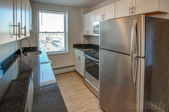 Kitchen - 258 Golden Hill St