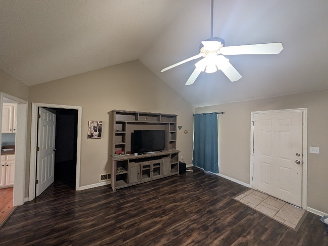 Building Photo - 140 Ridgeview Dr