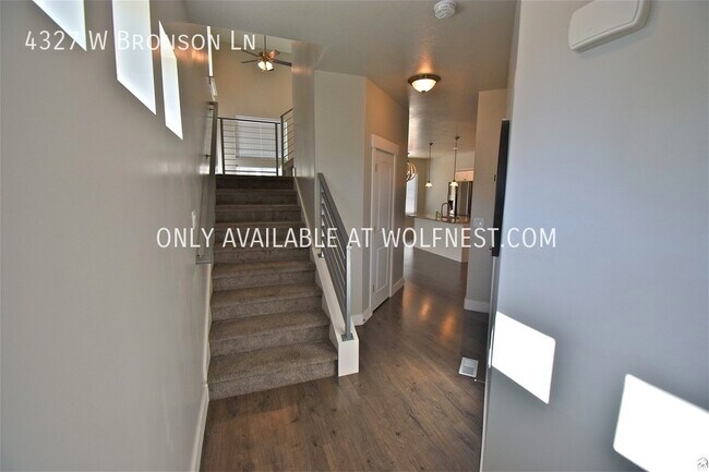 Building Photo - Gorgeous 3 Bed Herriman Townhome!