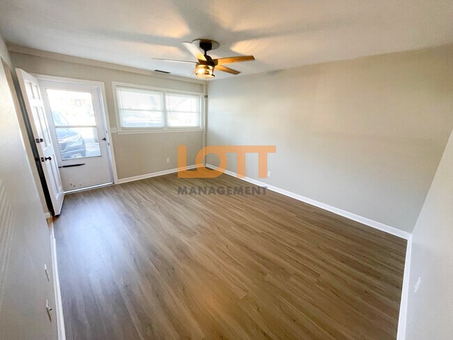 Foto del edificio - 2404 E Lee Rd