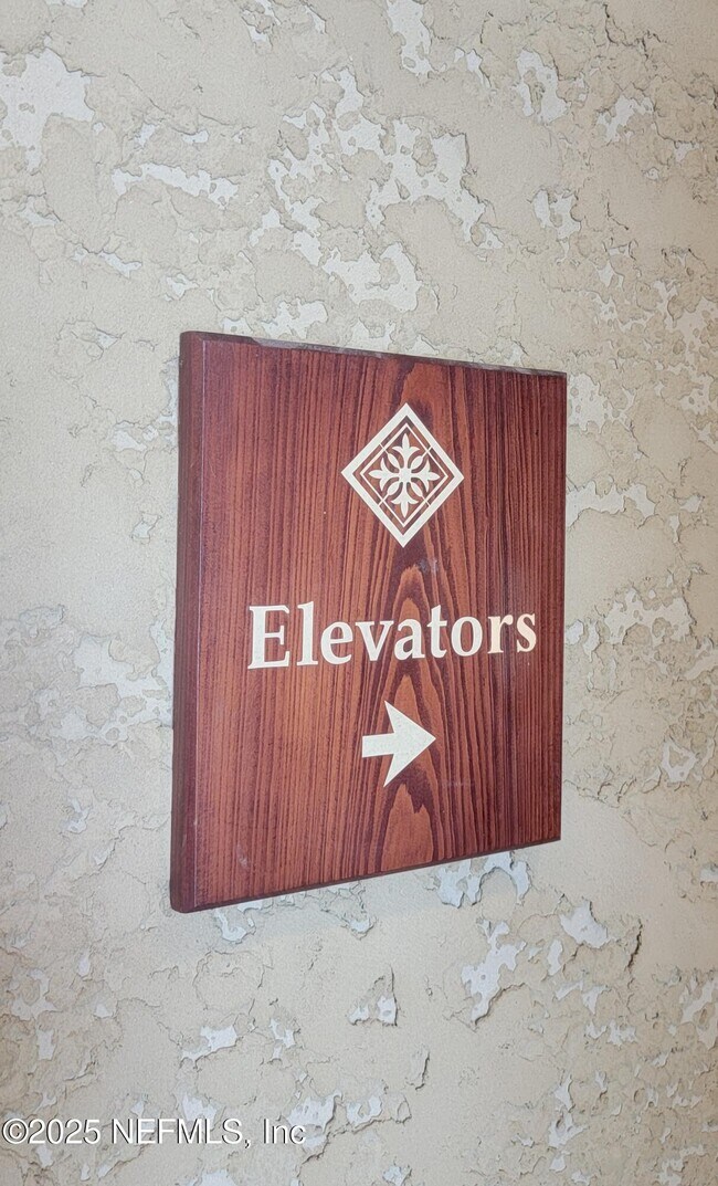 Foto del edificio - 945 Registry Blvd