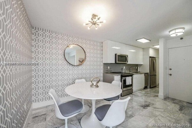 Building Photo - 1255 Collins Ave