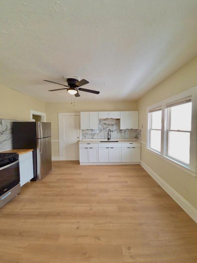 Foto del edificio - 4014 Cypress Ave