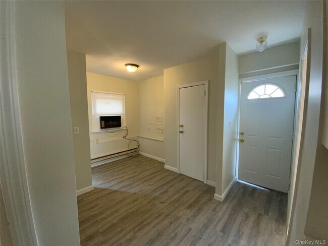 Foto del edificio - 76 Garden City Ave