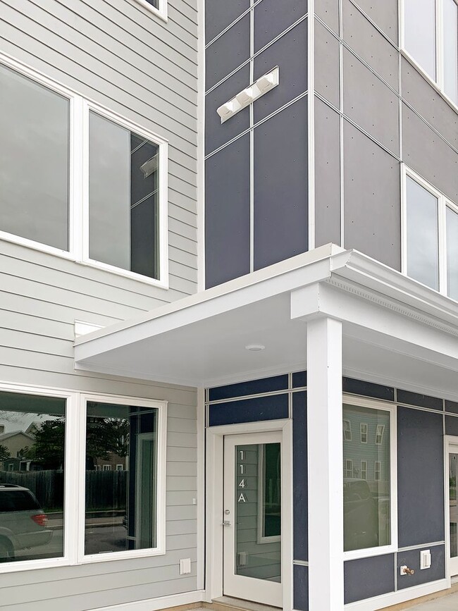 Photo - Modern 2 Bed, 2 Bath Condo with Fenced Yar...