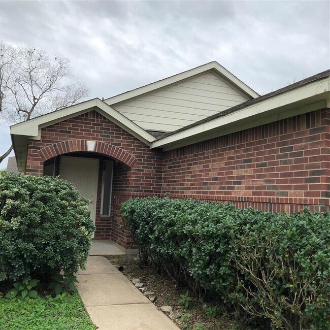 Building Photo - 7218 River Pines Dr