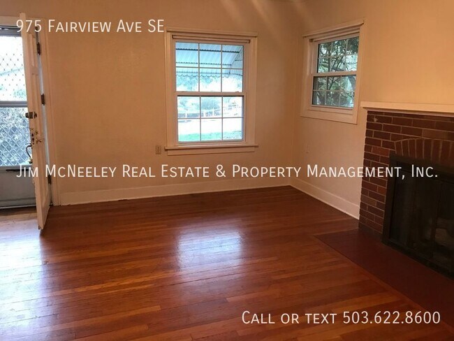 Building Photo - 2 Bed/2 Bath Charming Mid-Century Home in ...
