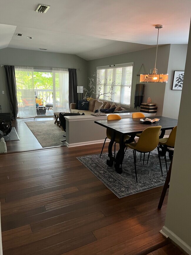 Foto del edificio - 229 Oakwood Ct