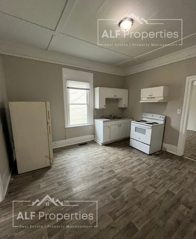 Building Photo - Charming 2-bedroom, 1-bath home in the Heart of Downtown