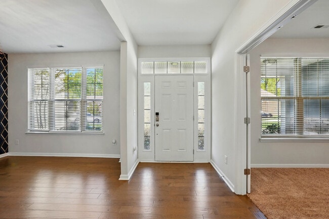 Foto del edificio - Room in House on Creek Bend Edge Ct