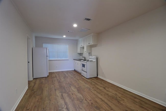 Building Photo - 3601 Murworth Dr