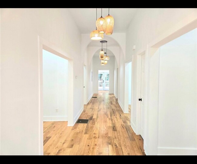 Foto del edificio - 416 Andrew J Hairston PL NW