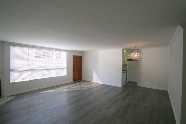 Building Photo - 814 6th St