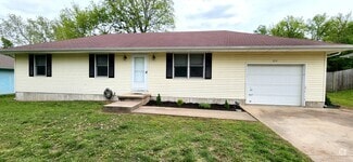 Building Photo - 310 S Basswood Ave
