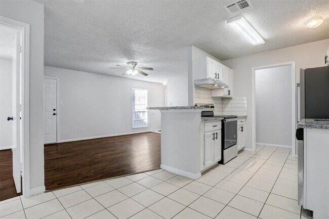 Building Photo - 3011 Taylor St