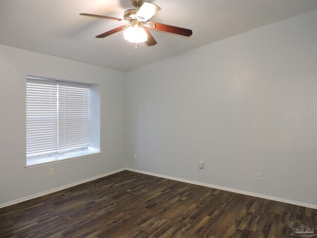 Foto del edificio - 7820 Oak Forest Pl