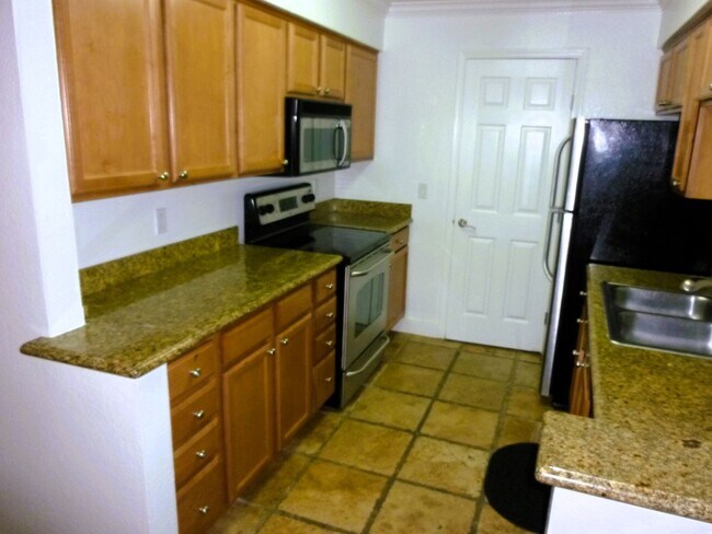 Foto del edificio - San Ramon Condo in Gated Community w/ Wash...